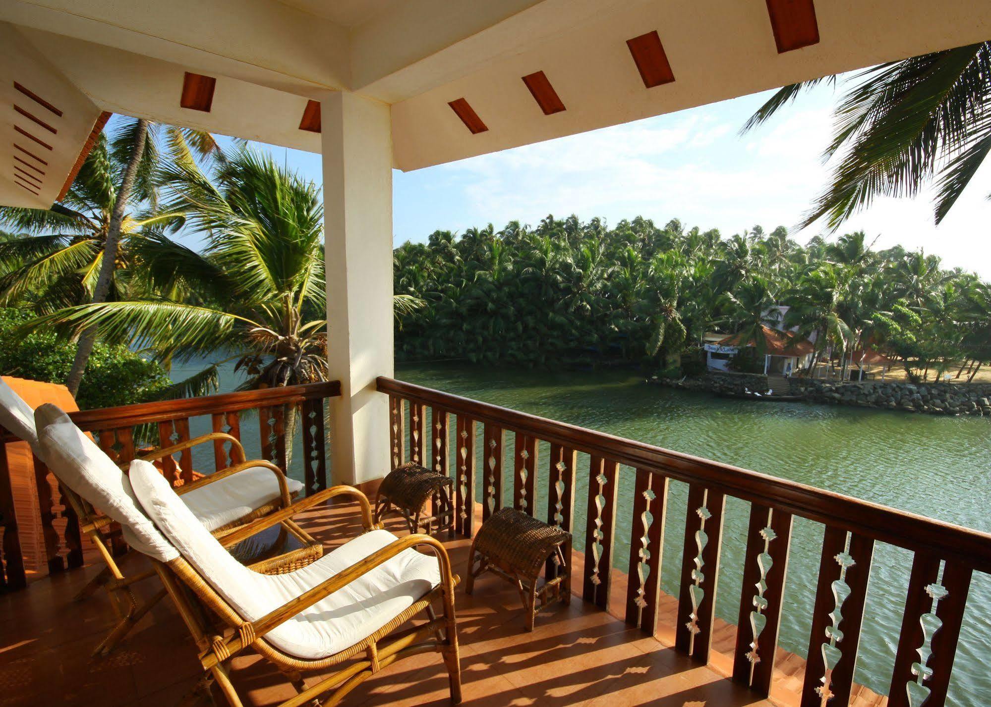 Beach And Lake Ayurvedic Resort, Kovalam Esterno foto
