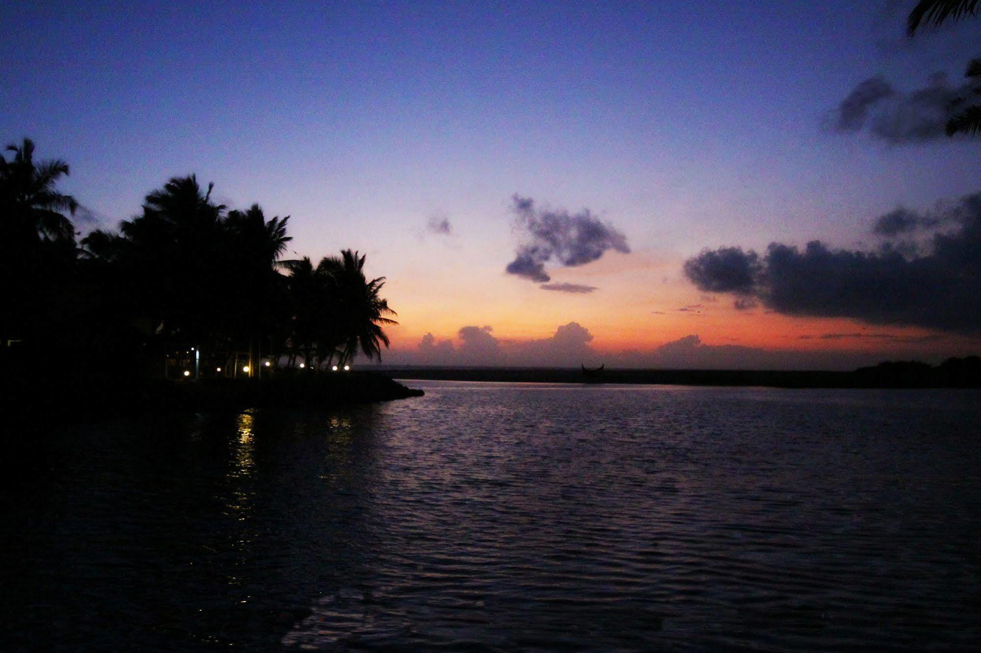 Beach And Lake Ayurvedic Resort, Kovalam Esterno foto